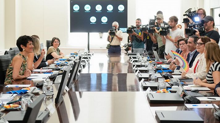 Telediario 2 - El Gobierno se reúne con las comunidades en la Conferencia Sectorial de Inmigración