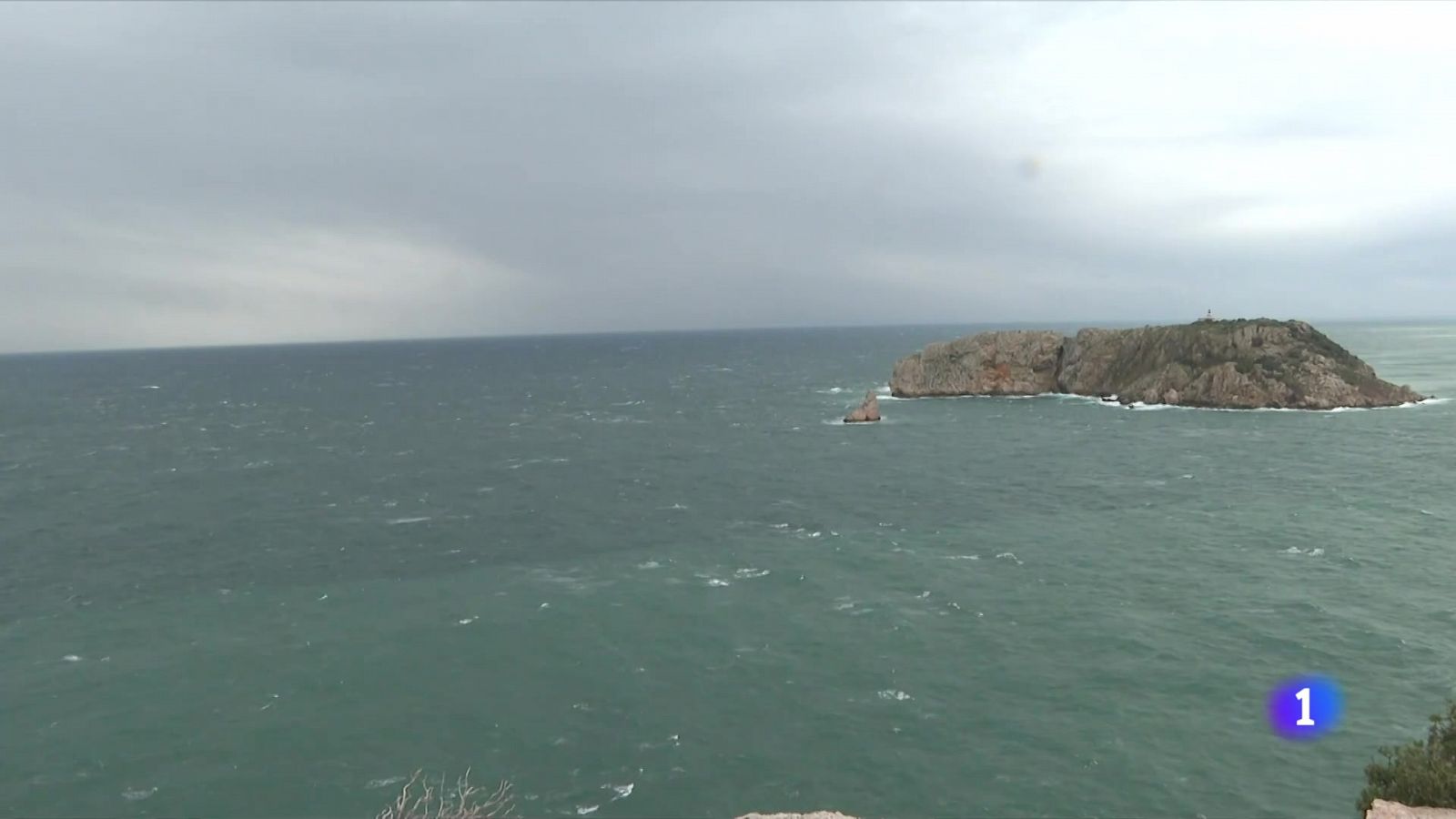 Els opositors a la plataforma d'assaig de l'eòlica marina de Roses denuncien que vulnera la normativa ambiental - L'Informatiu | Veure