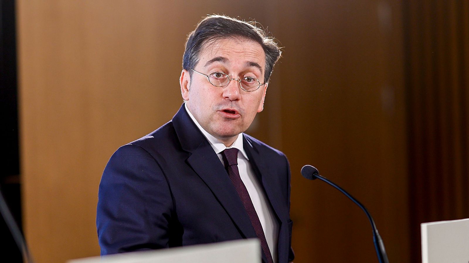 Albares confirma al menos 14 supervivientes tras el naufragio frente a las Malvinas - Informativo 24h | Ver