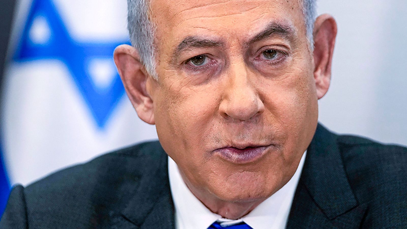 Netanyahu viaja a Washington y se reúne con familiares de rehenes