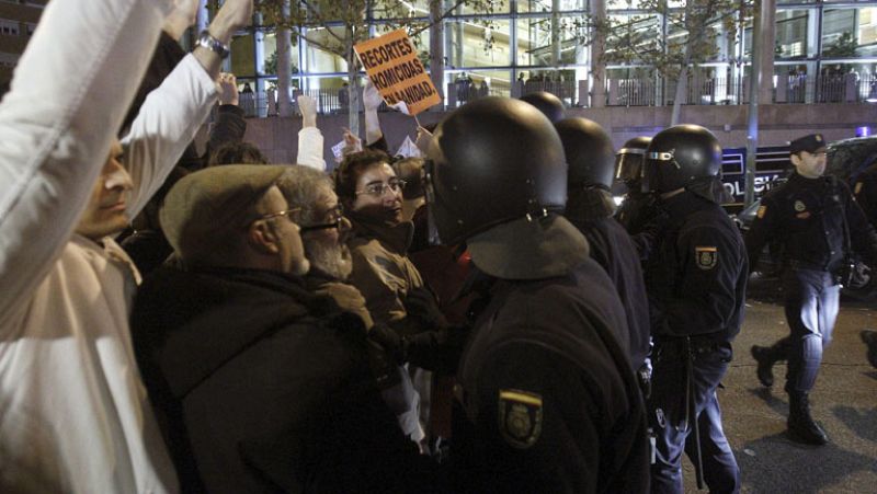 Los directores de los centros de salud estudian dimitir en bloque como protesta por la oleada privatizadora en Madrid