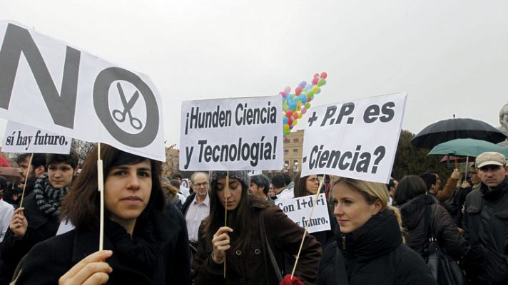 La 2 Noticias - Los científicos se quejan también de los recortes del Gobierno