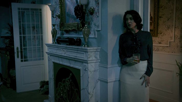 Salón de té La Moderna - Carla está a punto de ser descubierta por Fabio