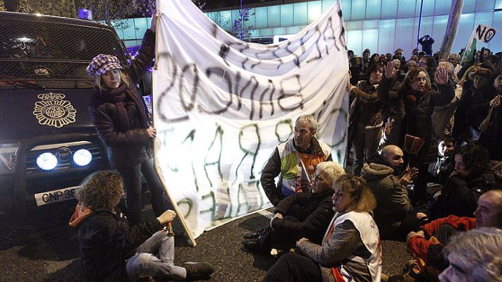 Telediario 1 - Los directores de los centros de salud barajan dimitir en bloque si Madrid no cede