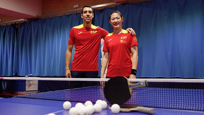 Álvaro Robles y María Xiao: Test a los olímpicos de pingpong