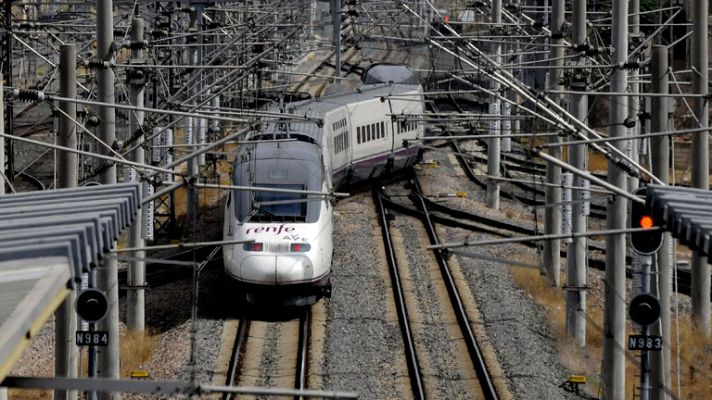 Los desayunos - Fomento anunciará en enero una rebaja de precios del AVE