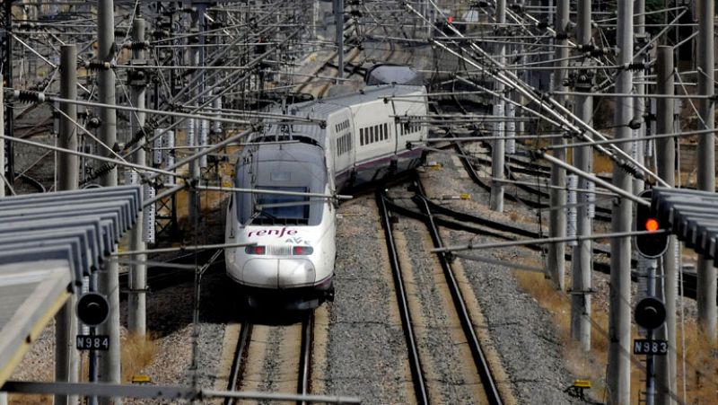 Fomento anunciará en enero una rebaja de precios del AVE 