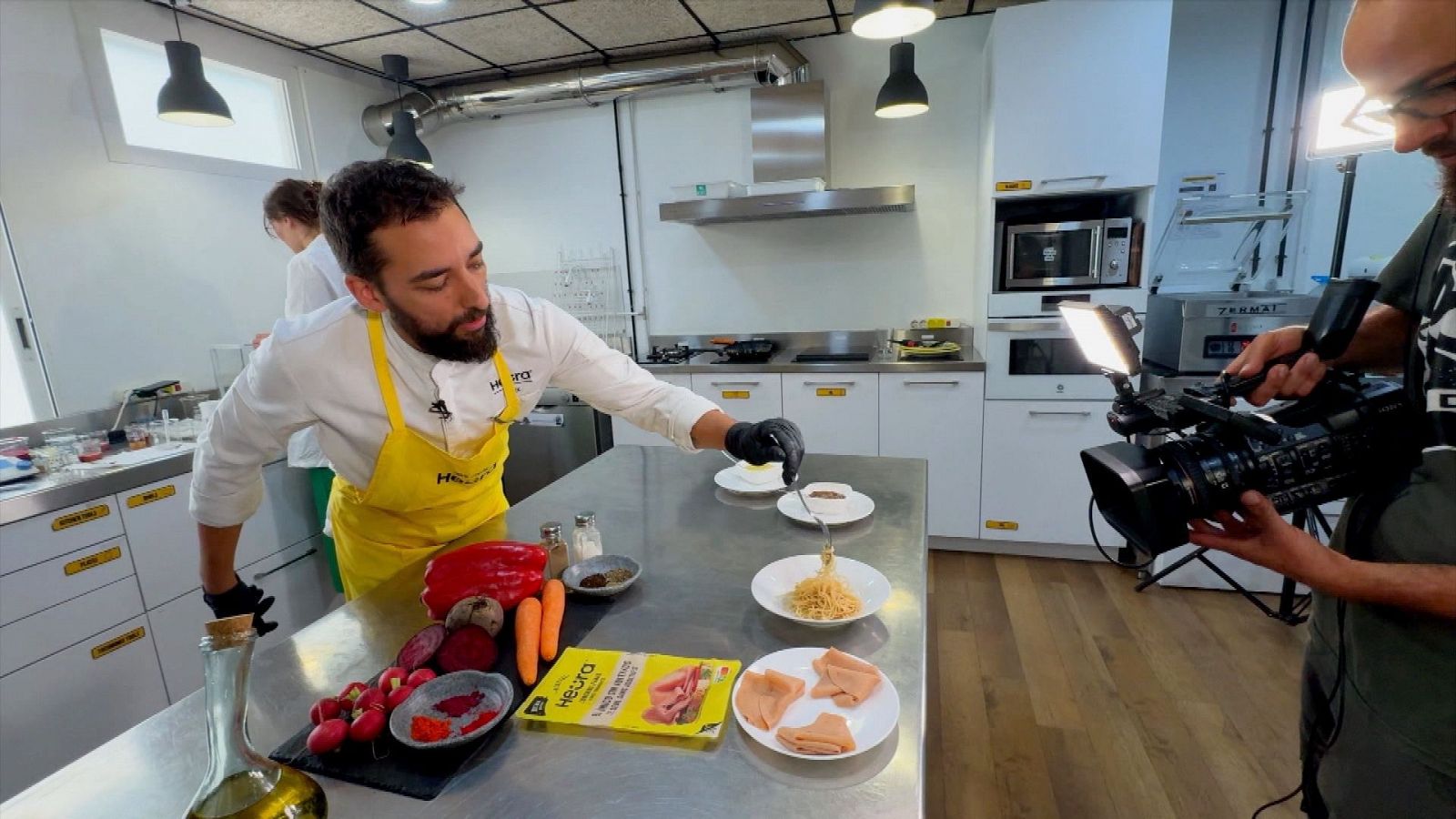 Zoom Net - Heura Foods, Cámaras instantáneas, Xcalibur, Mixer & Pack, y fotografía de moda  - ver ahora