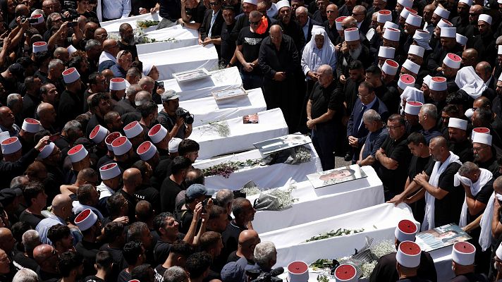 Telediario Fin de Semana - Israel acusa a Hizbolá de haber cruzado todas las líneas rojas con el ataque en los Altos del Golán