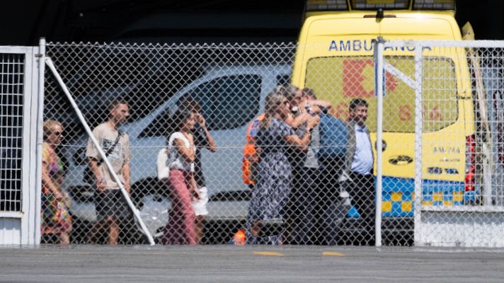 Telediario Fin de Semana - Los supervivientes del 'Argos Georgia' aterrizan en Santiago procedentes de Malvinas