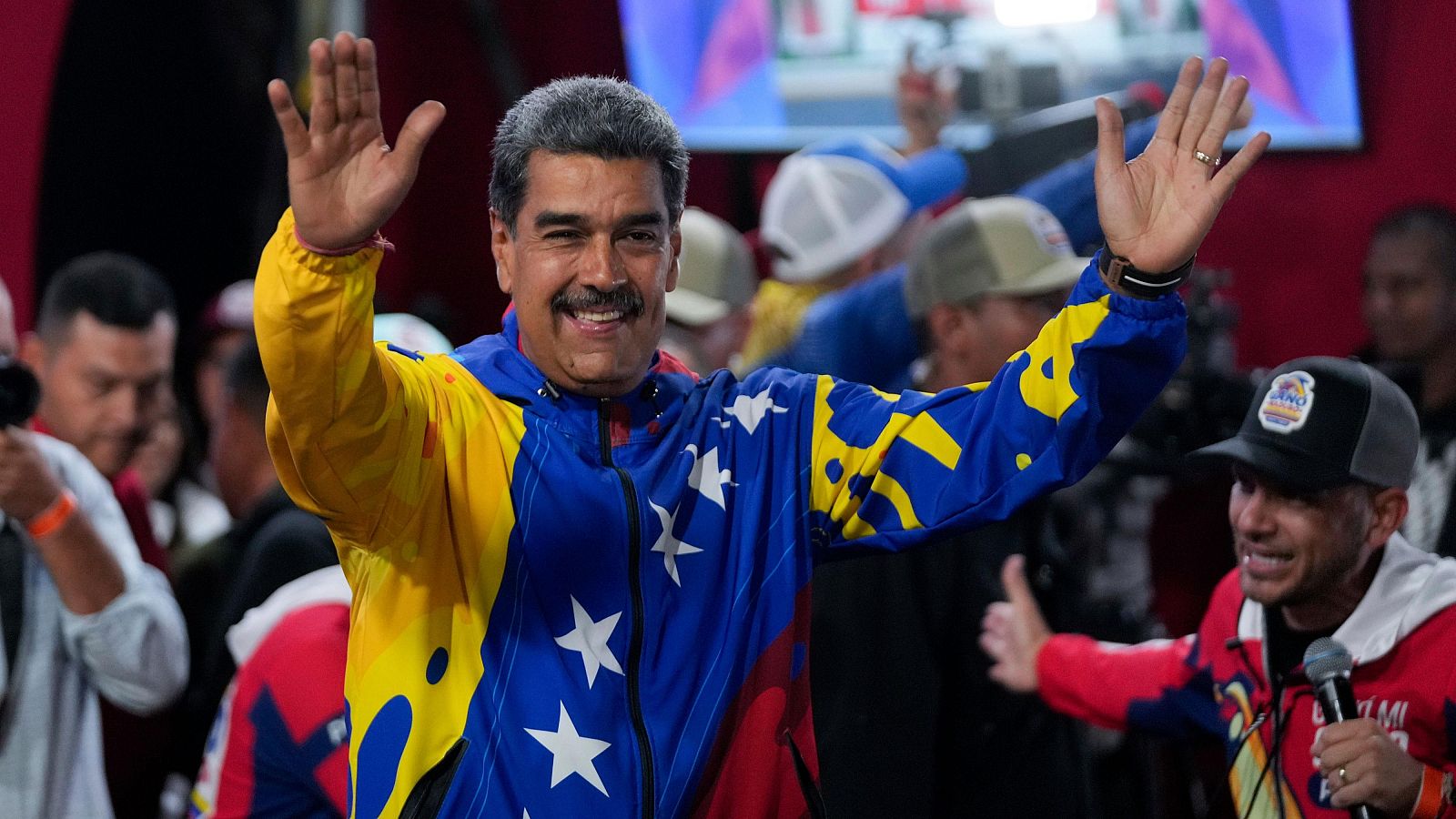 Maduro celebra su triunfo y pide "respeto a la voluntad popular"