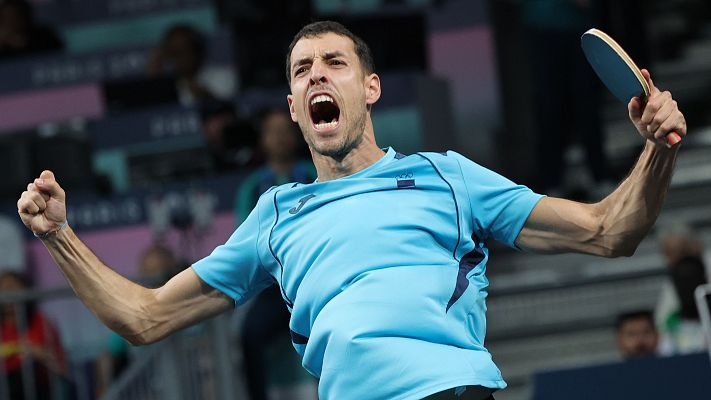 Álvaro Robles avanza en tenis de mesa tras imponerse a Daniel Habesohn