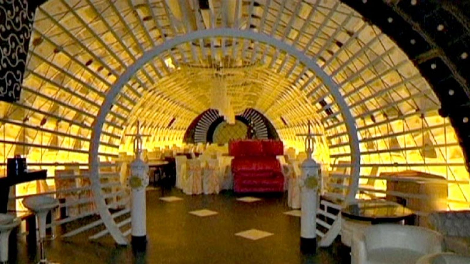 Un búnker para pasar de fiesta el fin del mundo | Ver