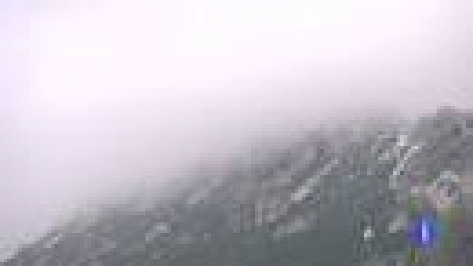 Los creyentes en el fin del mundo maya se agolpan en esta pequeña localidad francesa al creer que se salvarán del apocalipsis. El motivo: el rumor difundido por internet de que una nave nodriza extraterrestre se llevará a unos cuantos elegidos.