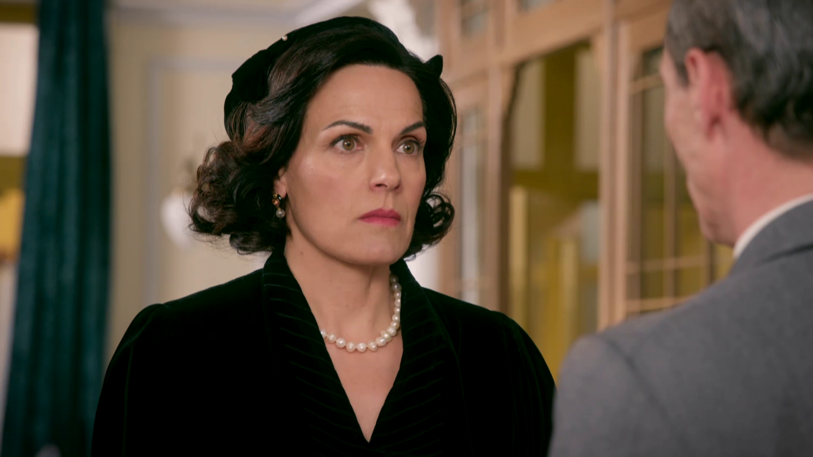 Doña Bárbara amenaza a Fabio - Salón de té La Moderna | Ver