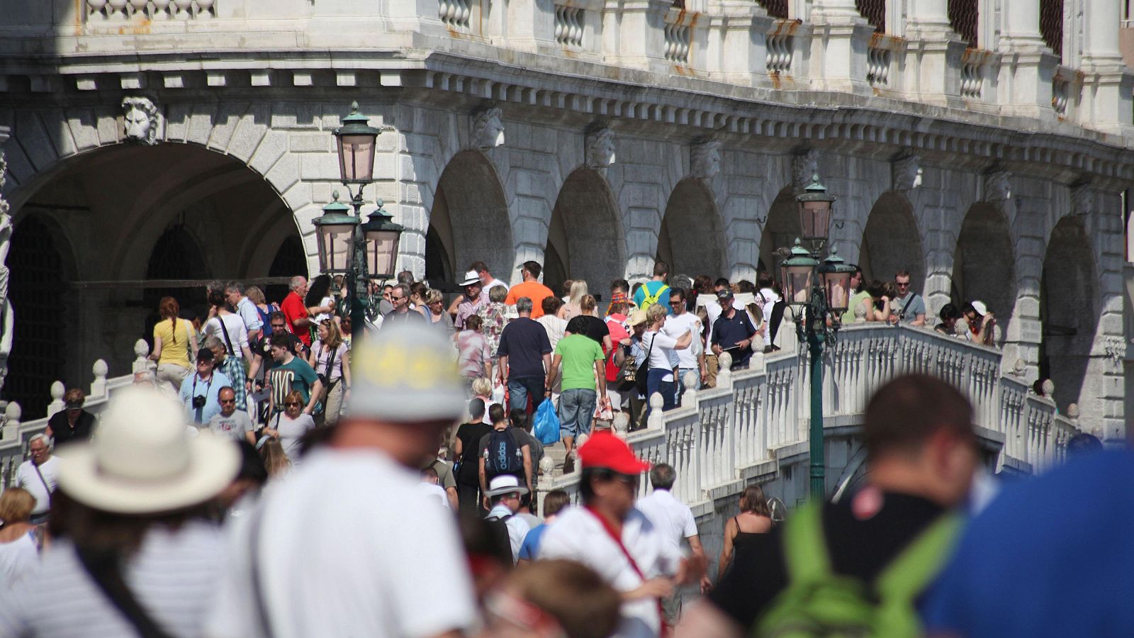 Venecia reduce el número de turistas por guía a 25 personas