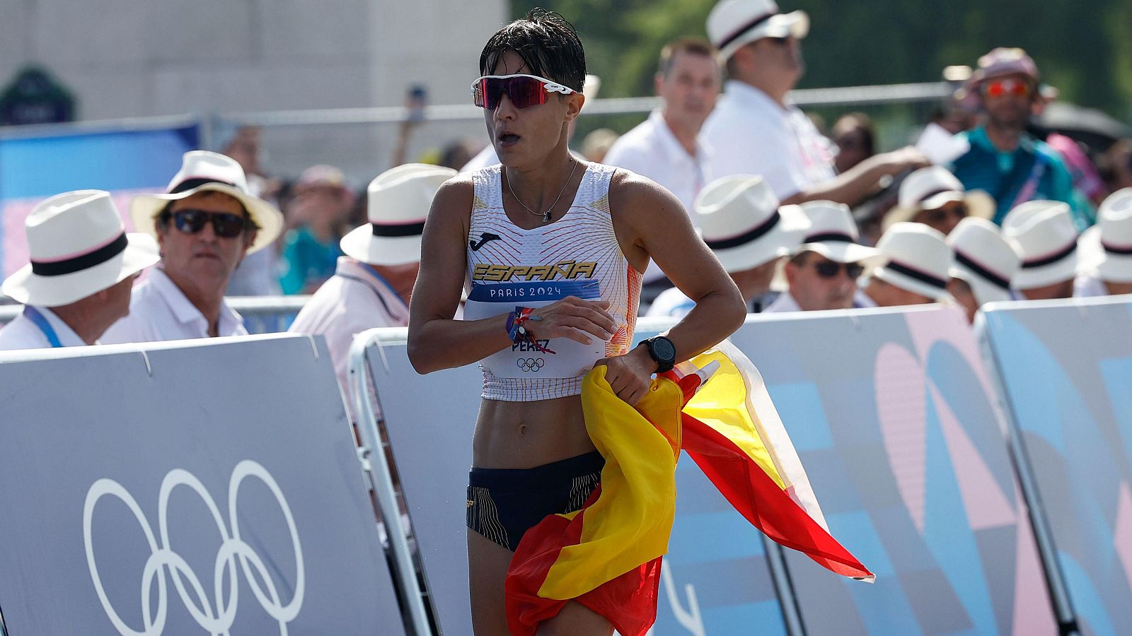 María Pérez agradece a su fisio la medalla de plata en París 2024