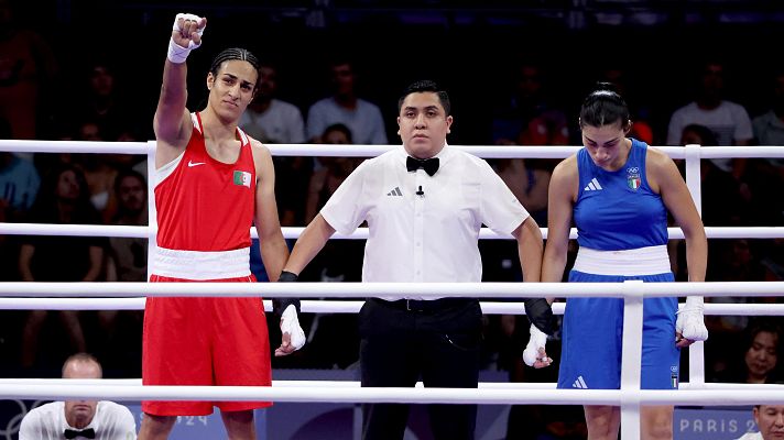  - La boxeadora italiana Carini se retira de su pelea contra la argelina Imane Khelif