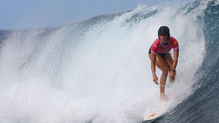 Surf JJOO París 2024 - Nadia Erastorbe se clasifica a los cuartos de final en surf olímpico