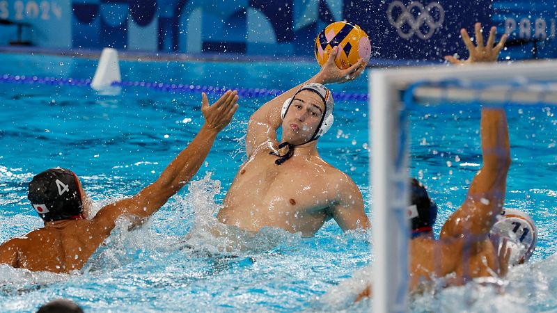 Waterpolo | Sanahuja y Granados lideran el festival goleador de España para avanzar como primeros de grupo