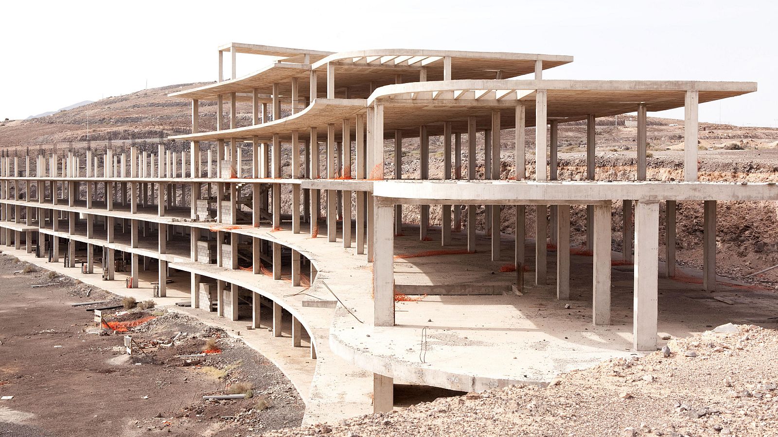 Esqueletos de hormigón del 'boom' inmobiliario: miles de estructuras siguen abandonadas | Ver