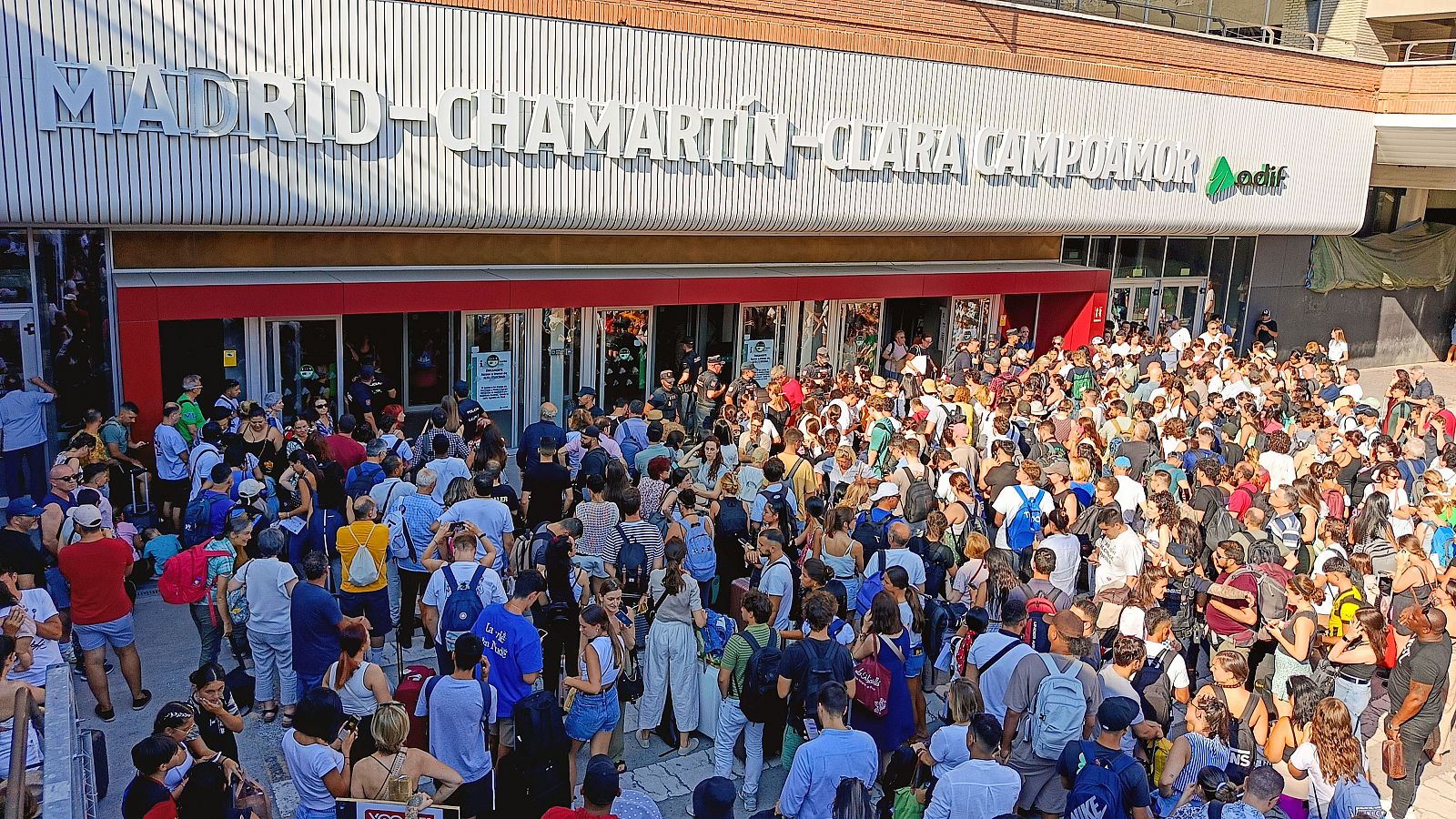 Caos en la estación de Chamartín por una incidencia en un tren