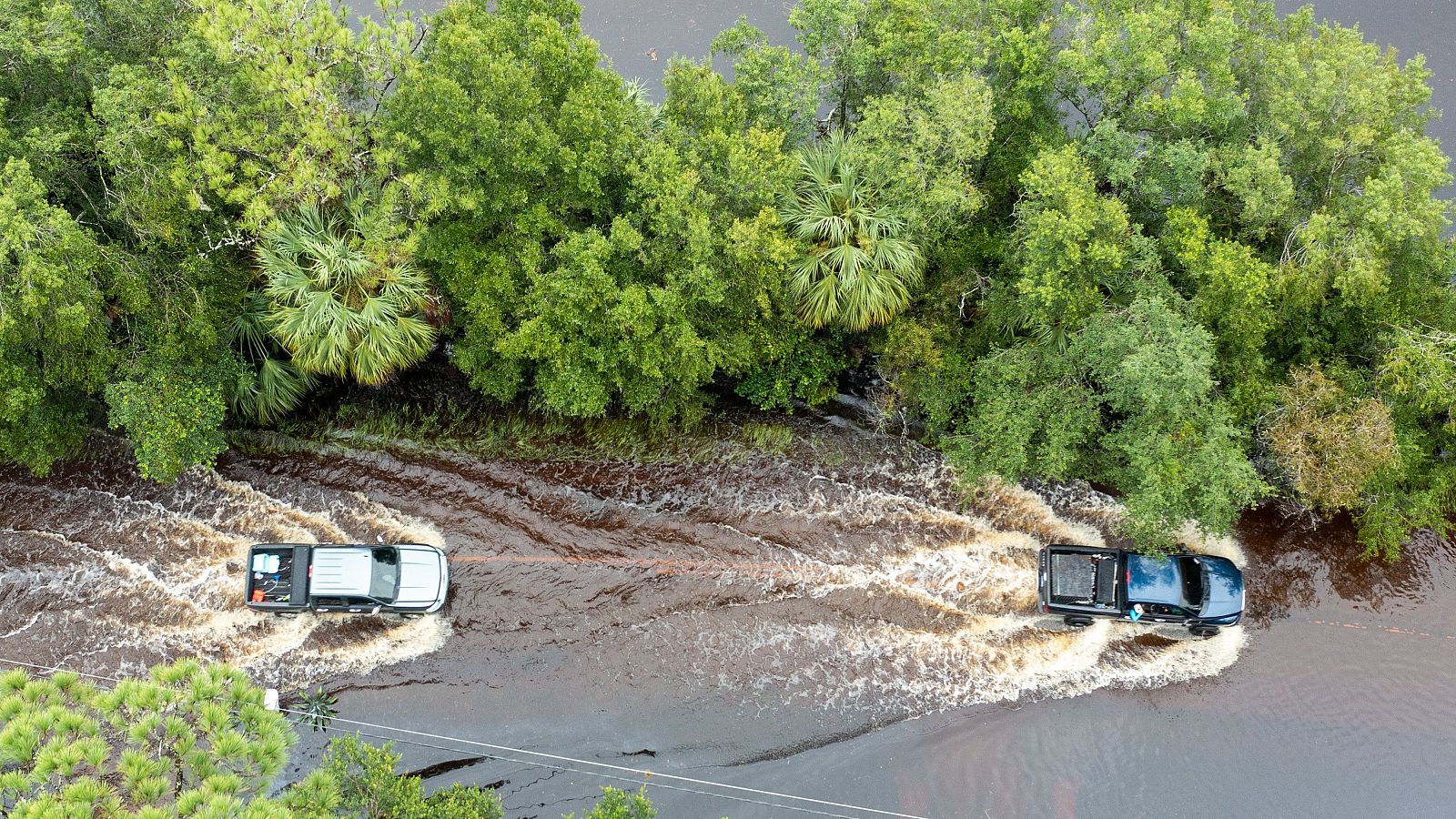 El huracán Debby siembra el caos a su paso por Florida