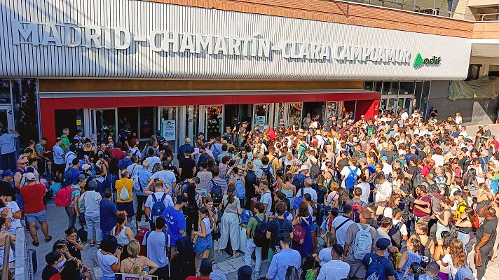 Telediario 1 - Caos en la estación de Chamartín: 500 pasajeros atrapados más de dos horas en un túnel por una incidencia