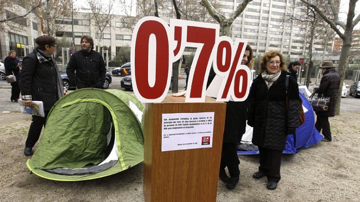La 2 Noticias - Acto simbólico para reivindicar el 0,7% a la cooperación al desarrollo