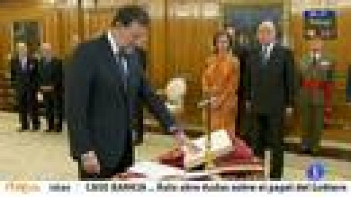 Telediario 1 - Primer aniversario de Rajoy en el Gobierno: "Un año difícil, de grandes sacrificios, sin frutos palpables para el ciudadano de a pie"