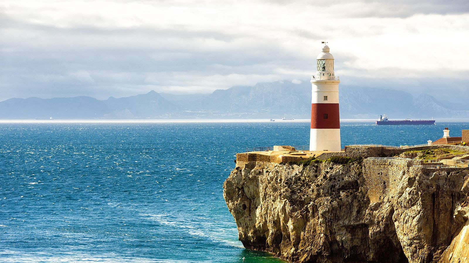 Farero: un oficio que todavía es fundamental para los navegantes - La tarde en 24h | Ver