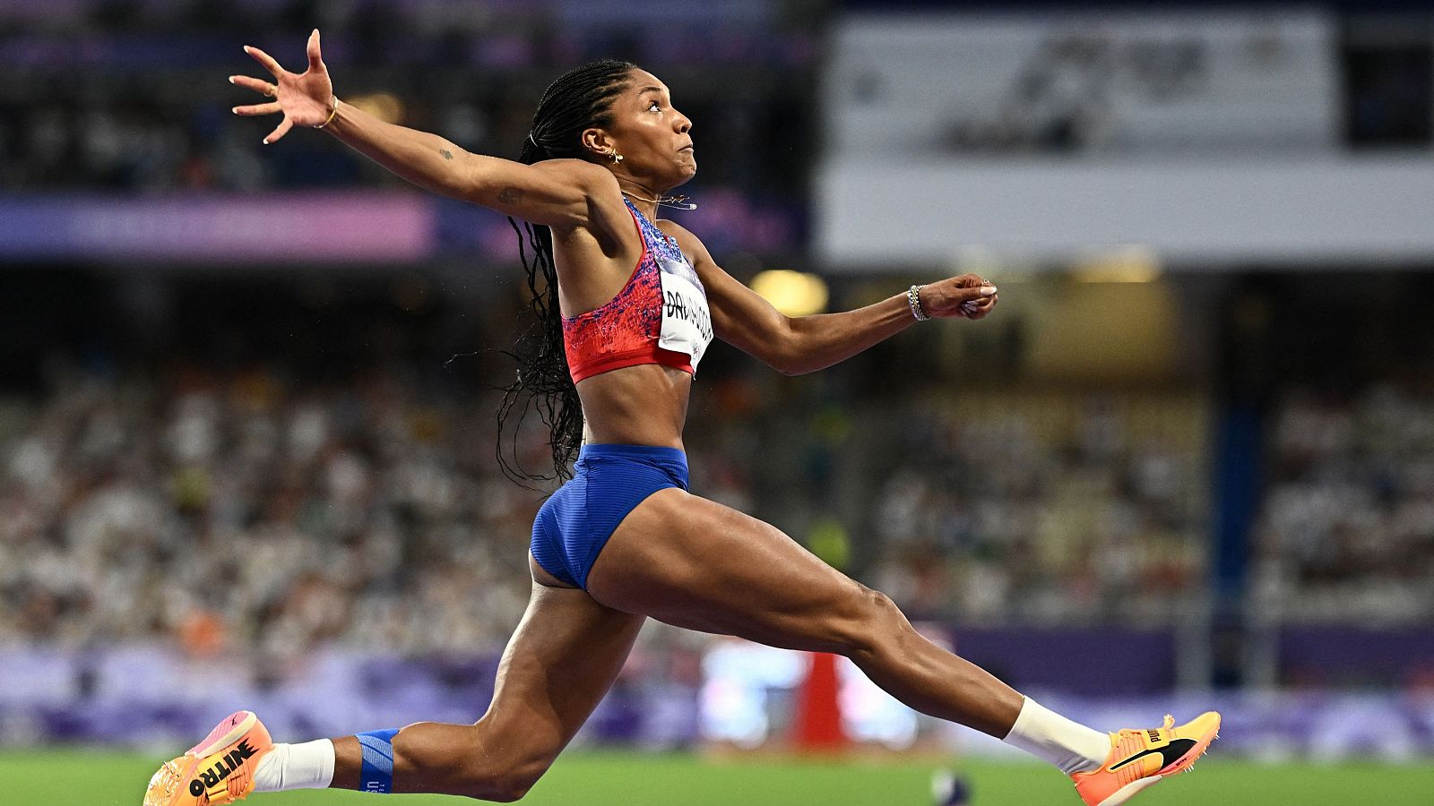 Final Atletismo salto longitud (F): Tara Davis, con un salto de 7.10m, se lleva la medalla de oro