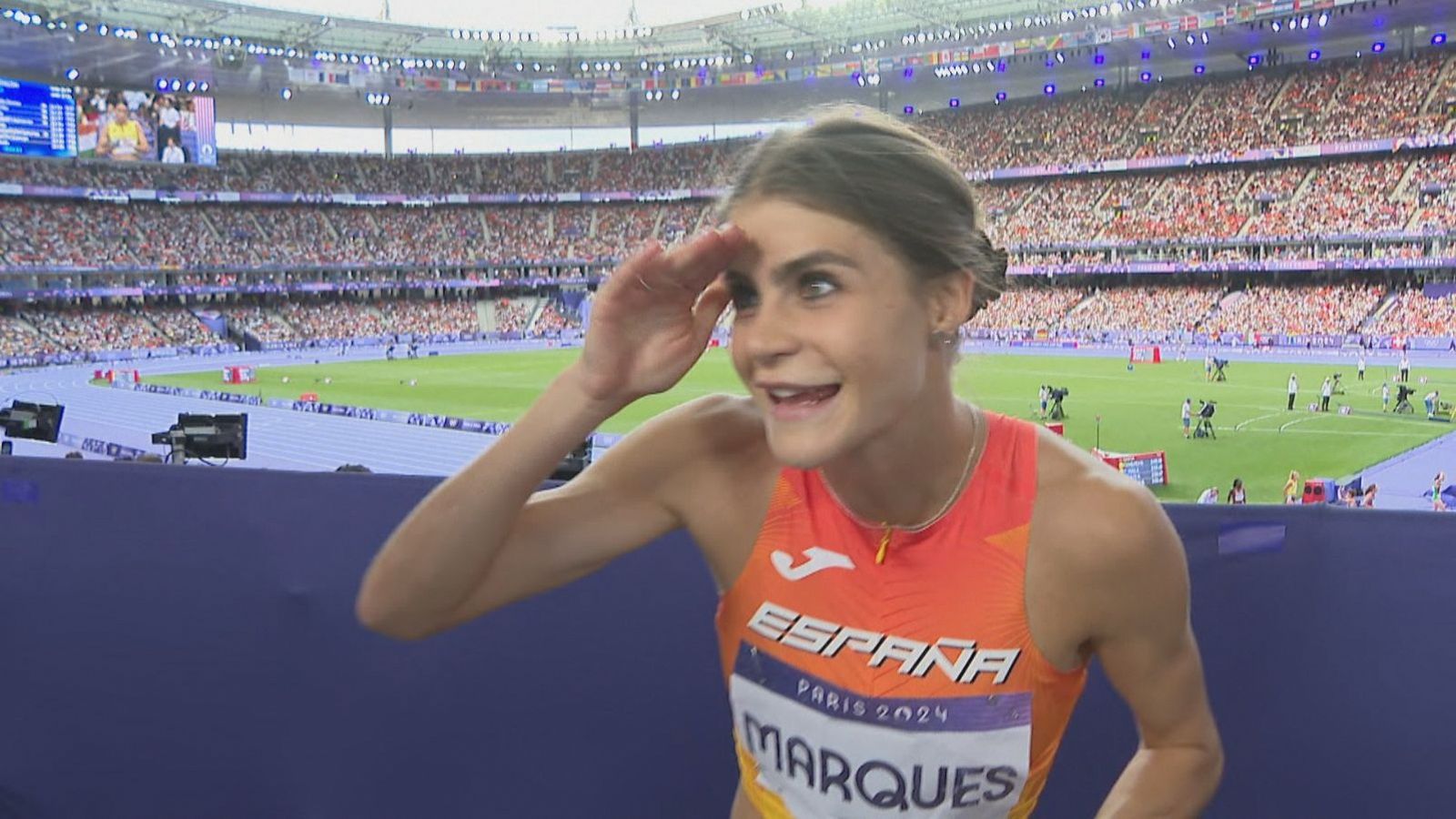 Águeda Marqués se emociona al ver cómo Marta Pérez logra el récord de España en 1.500m