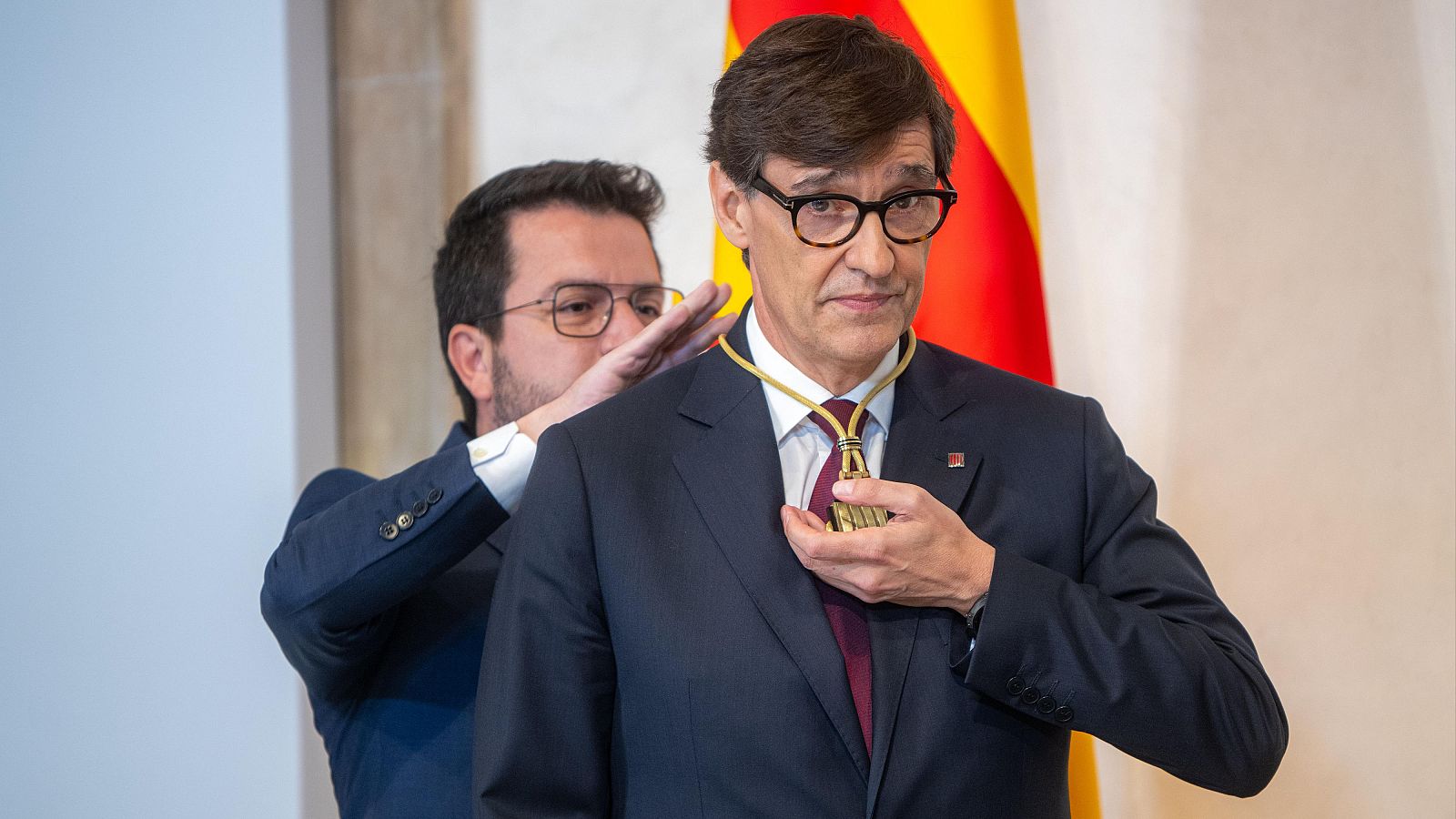 Illa toma posesión como presidente de la Generalitat y buscará "unir respetando la diversidad"