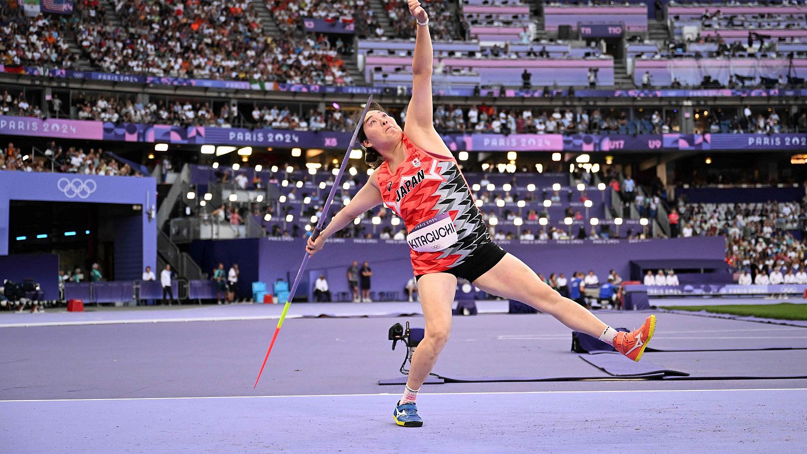 Atletismo final lanzamiento de jabalina (F): Haruka Kitaguchi, oro; Yulenmis Aguilar, sexta