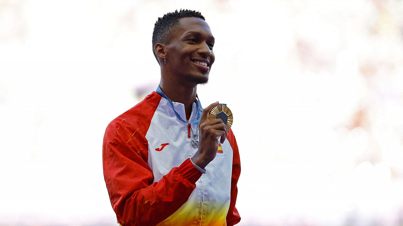 Entrega del oro olímpico a Jordan Díaz | Atletismo | JJOO París 2024