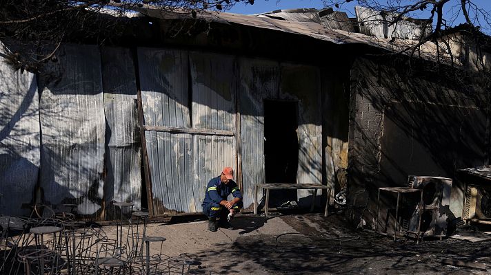 Los incendios en Atenas dejan un muerto y miles de evacuados