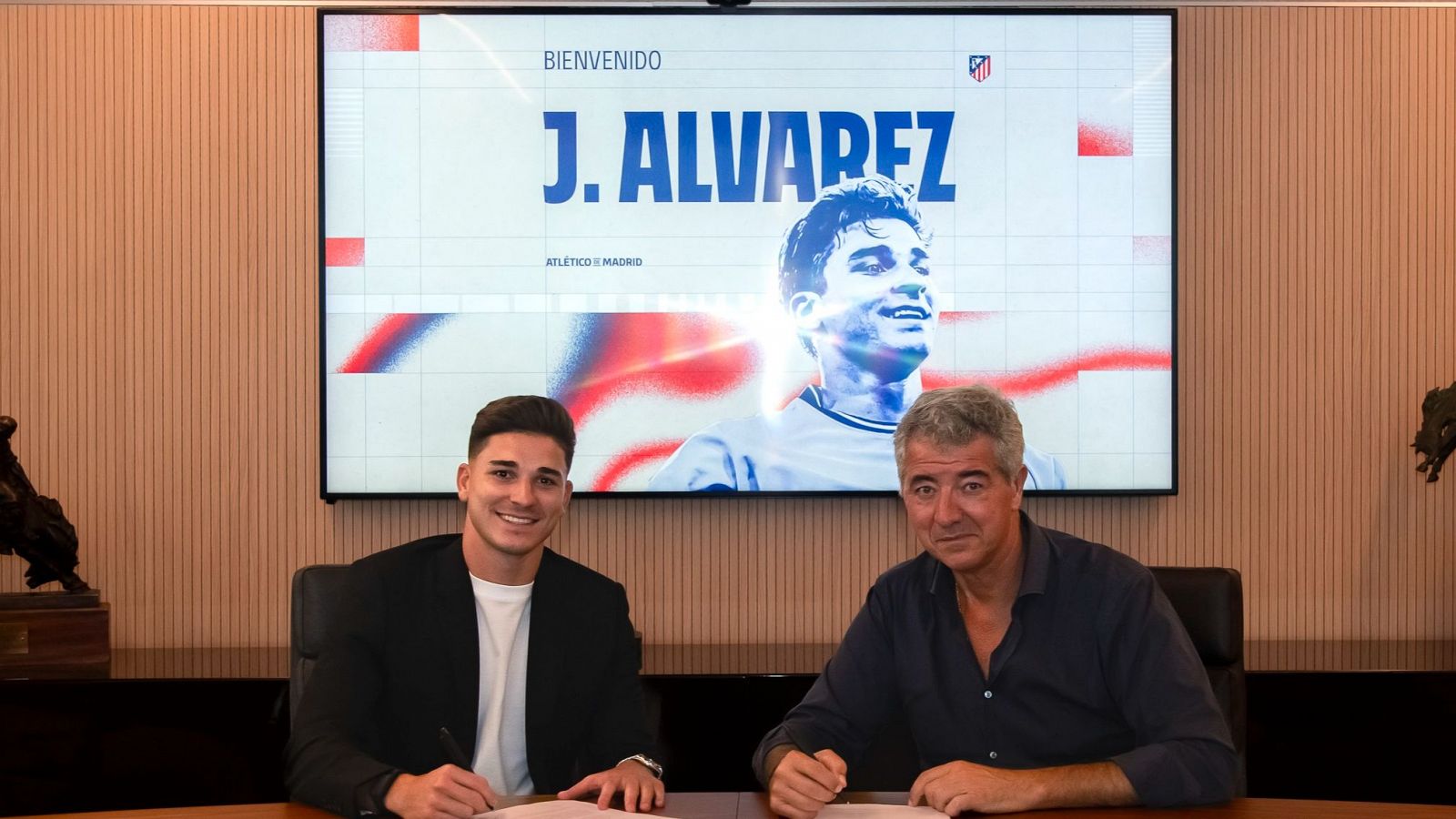 Julián Álvarez firma con el Atlético de Madrid por seis temporadas