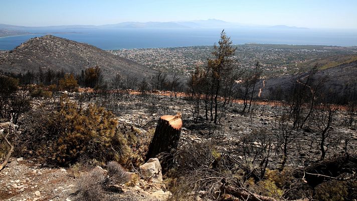 Telediario 1 - Los incendios en Grecia pierden fuerza pero se cobran su primera víctima mortal