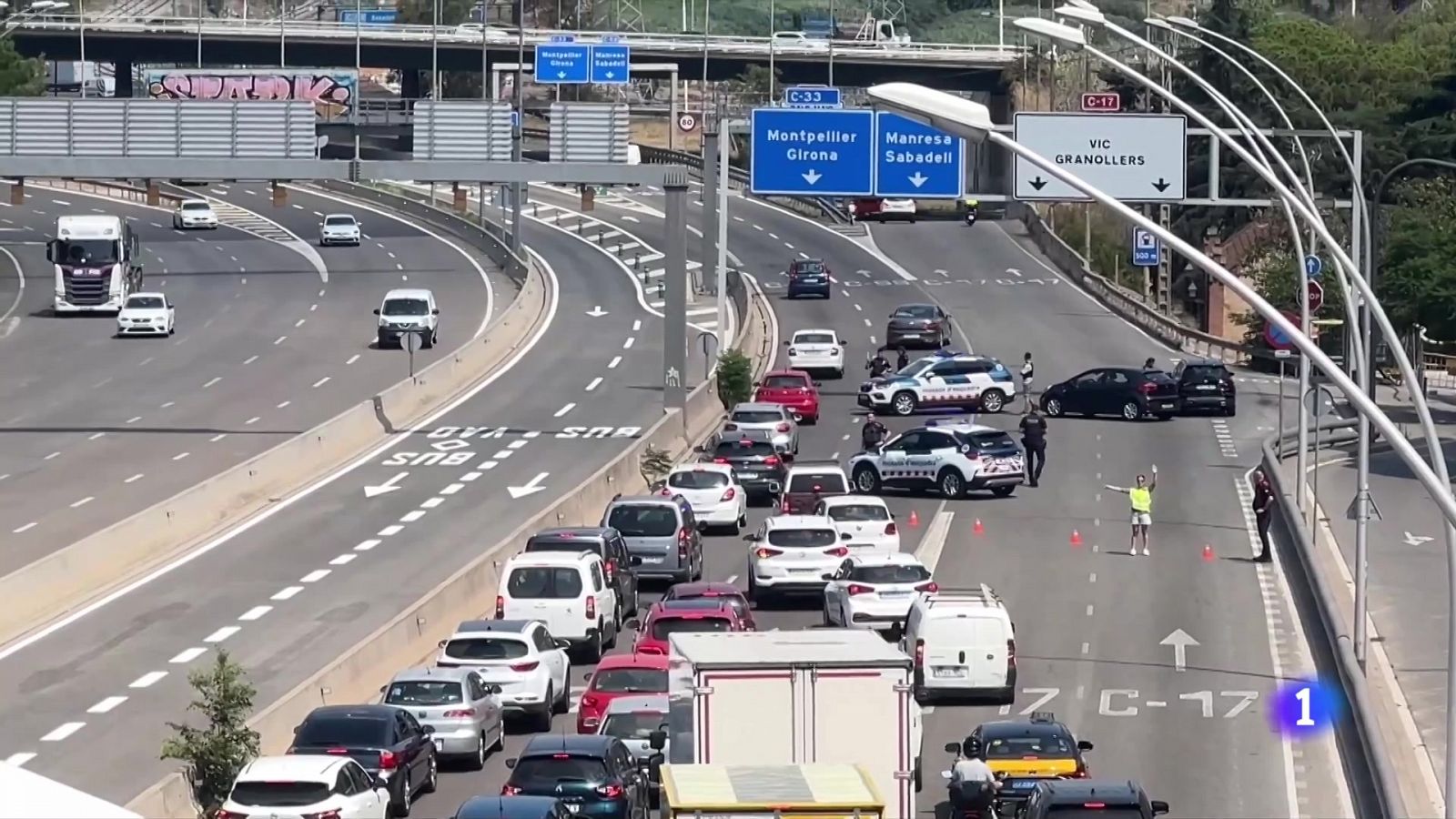 El Ministeri de l'Interior fa responsables als Mossos de la fugida de Puigdemont - L'Informatiu | Ver