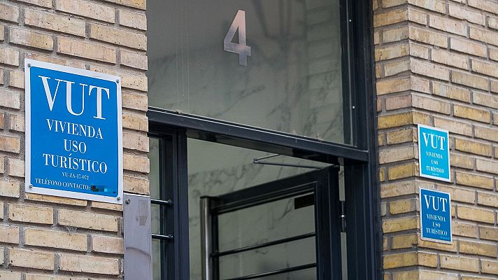 Telediario 1 - El Ayuntamiento de Sevilla prevé cortar el agua a los pisos turísticos ilegales