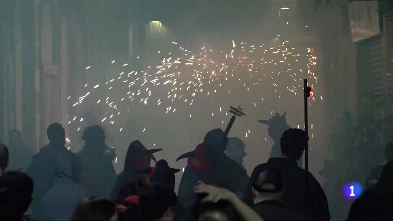 Les festes de Gràcia arrenquen pendents de la pluja i la massificació