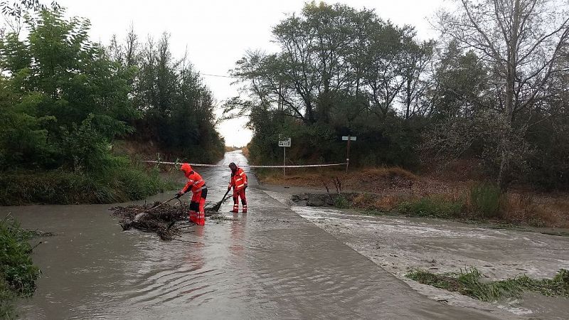 La DANA deja inundaciones en Cataluña, Levante y Murcia, y complica la operación salida