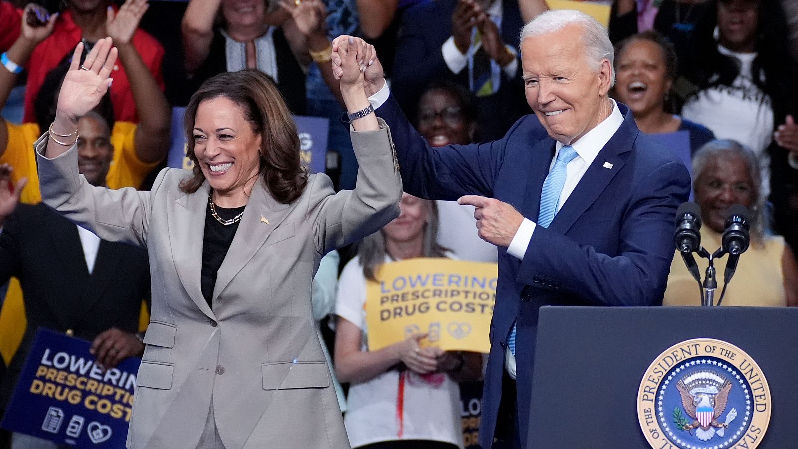 Harris y Biden realizan el primer acto juntos tras el relevo electoral