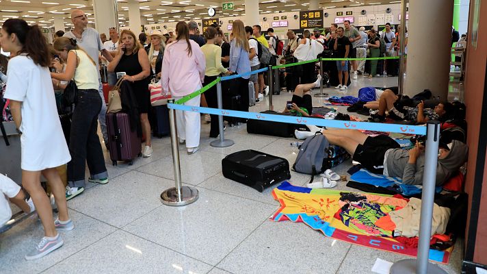 Telediario 1 - Los pasajeros de los aeropuertos de Baleares denuncian falta de información