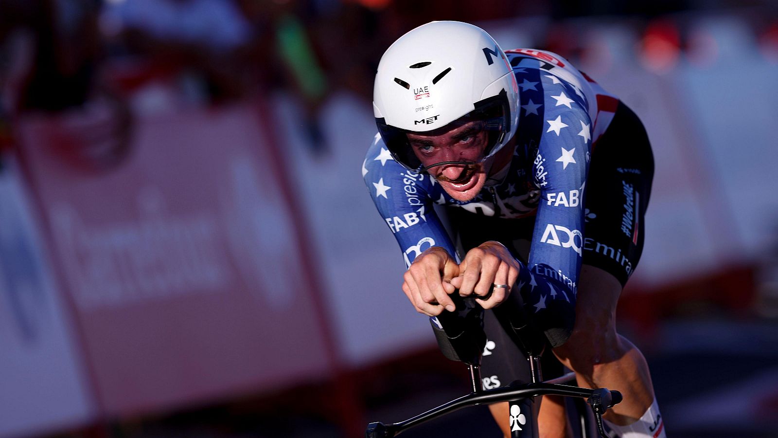 Brandon McNulty sorprende ganando la primera etapa de La Vuelta