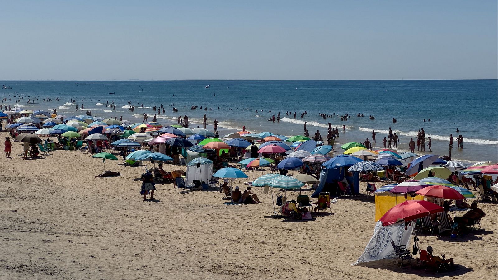 Estabilidad en la península y calima y lluvia en los archipiélagos - El tiempo | Ver