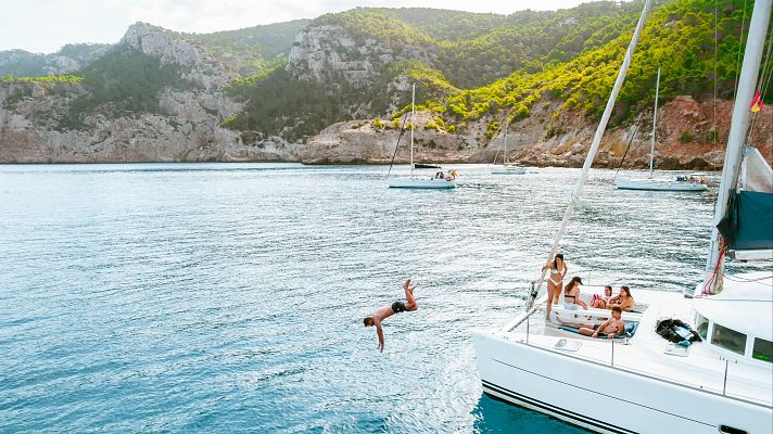 Vacaciones en barco: una alternativa en auge para evitar aglomeraciones y atascos