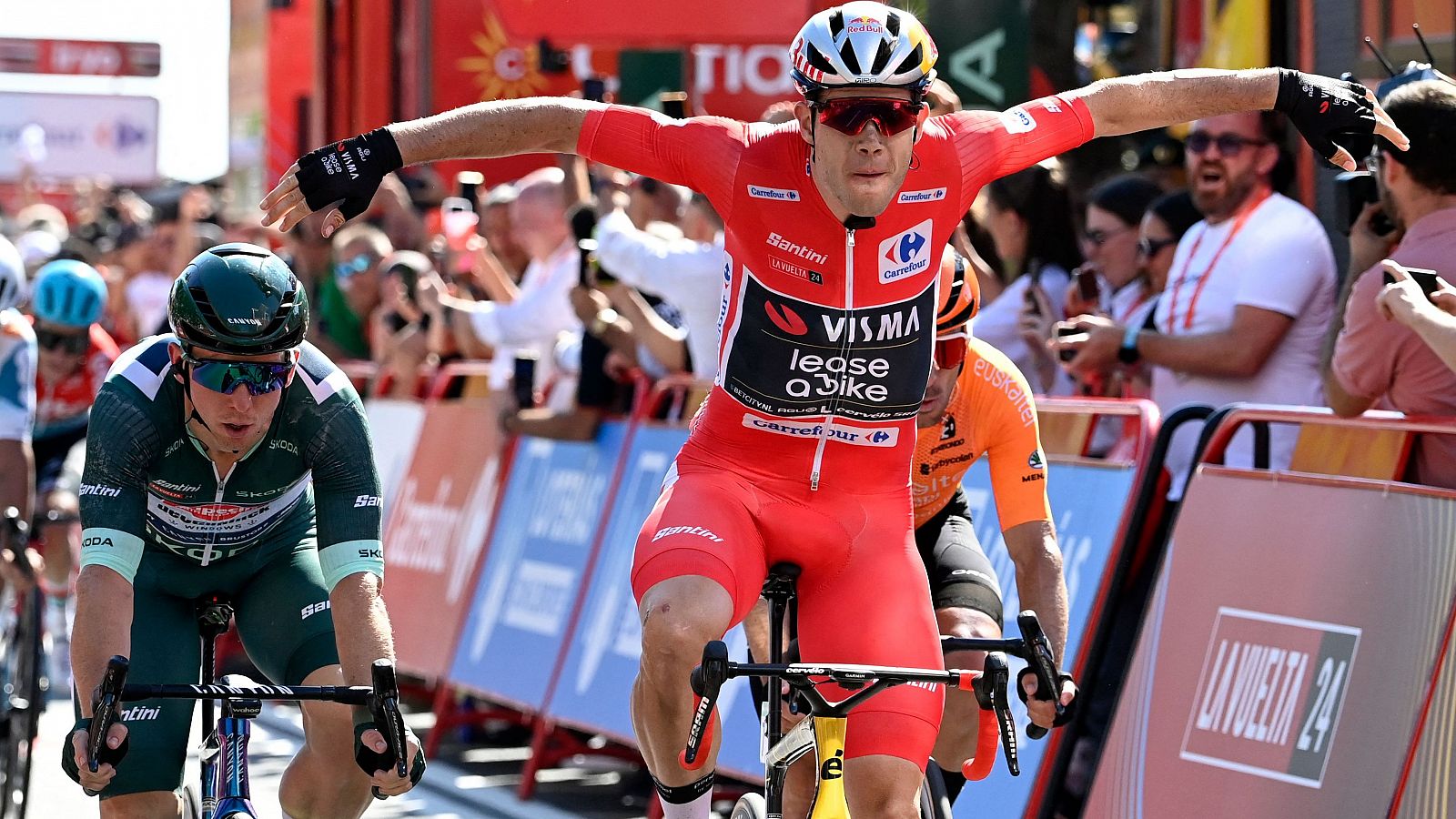 Van Aert, líder de la Vuelta, gana al sprint la 3ª etapa