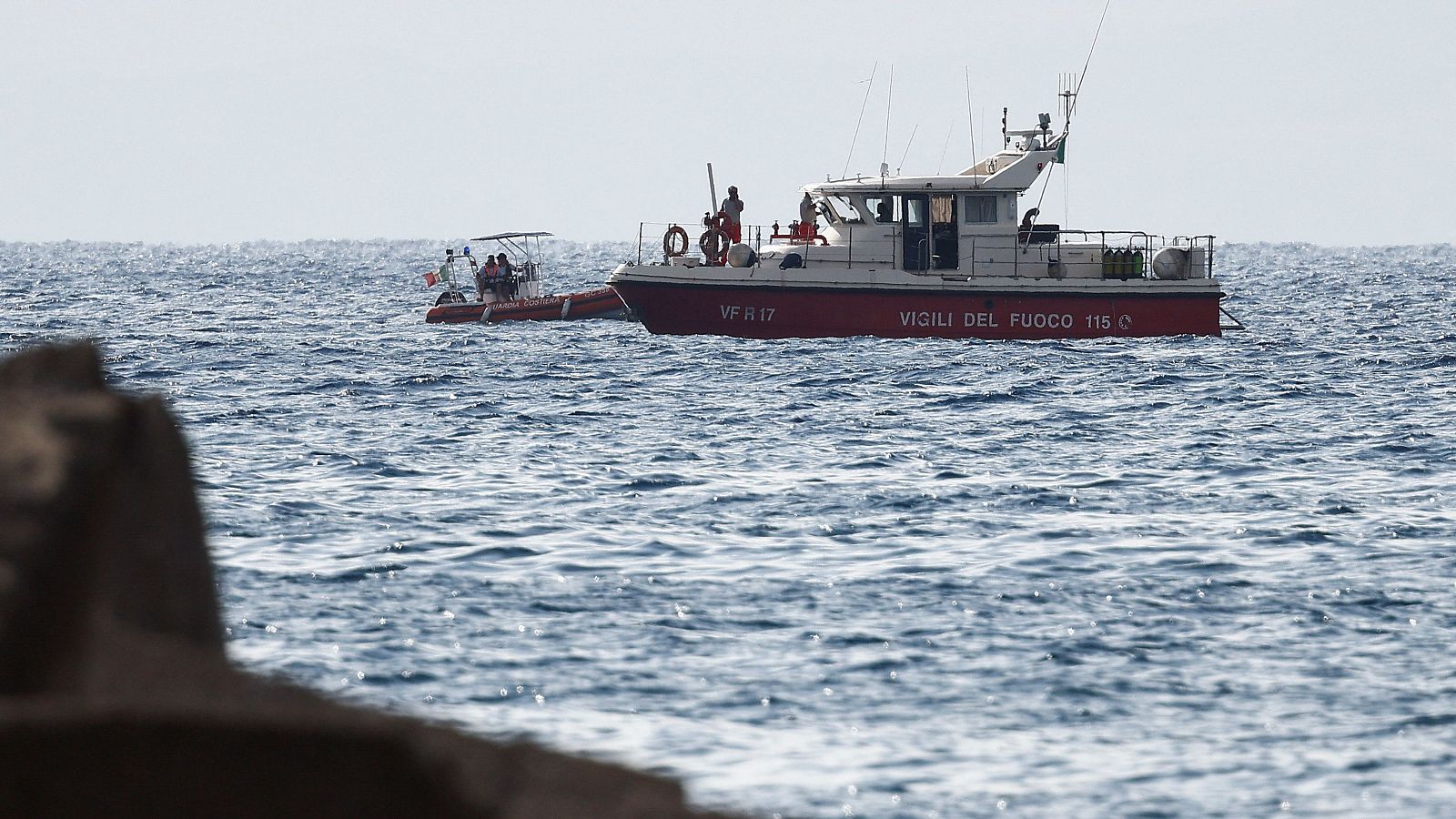 Continúan buscando a los desaparecidos en el naufragio de Sicilia